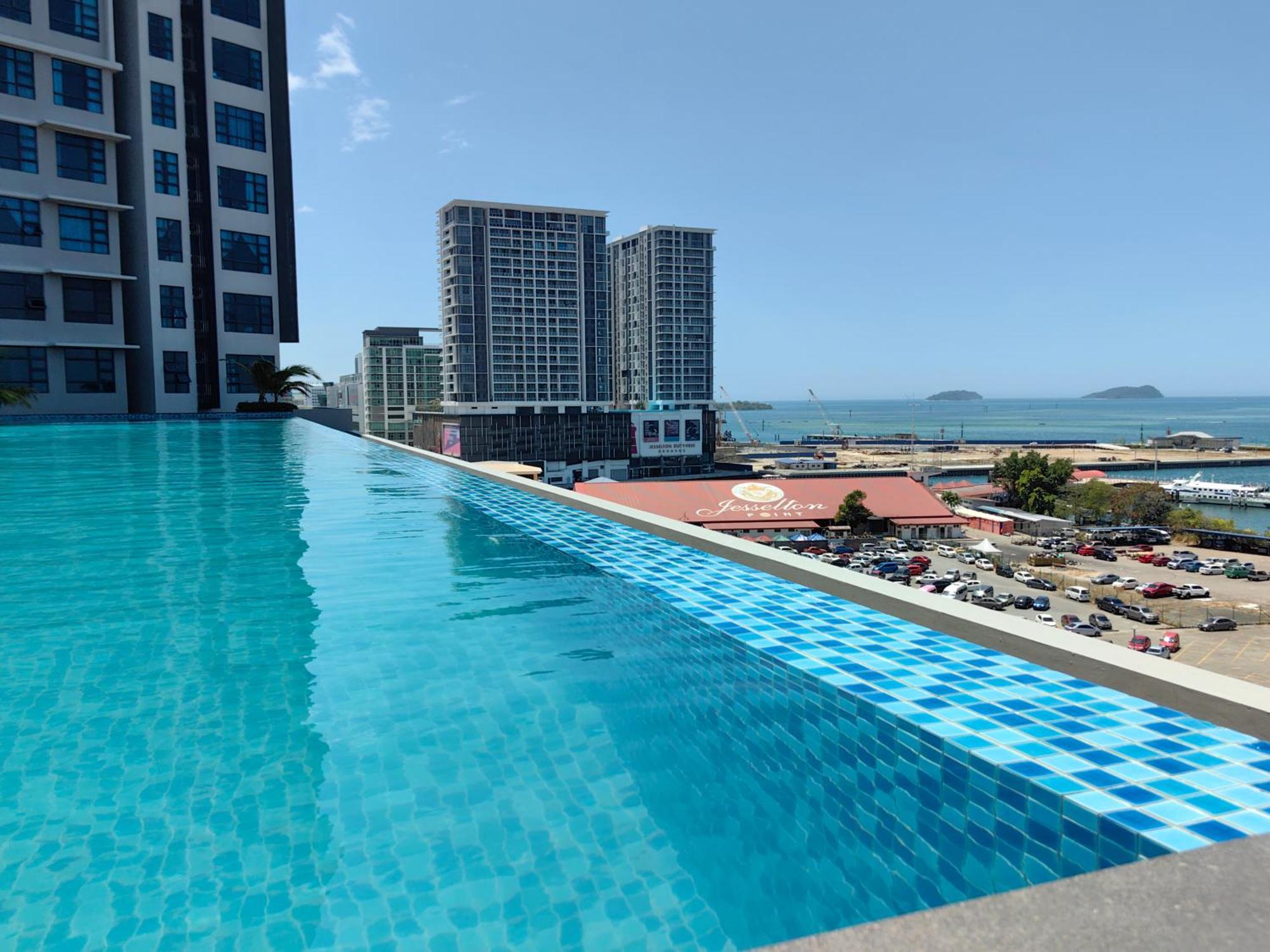 Jesselton Quay By Miraton Lodge 1 コタキナバル エクステリア 写真