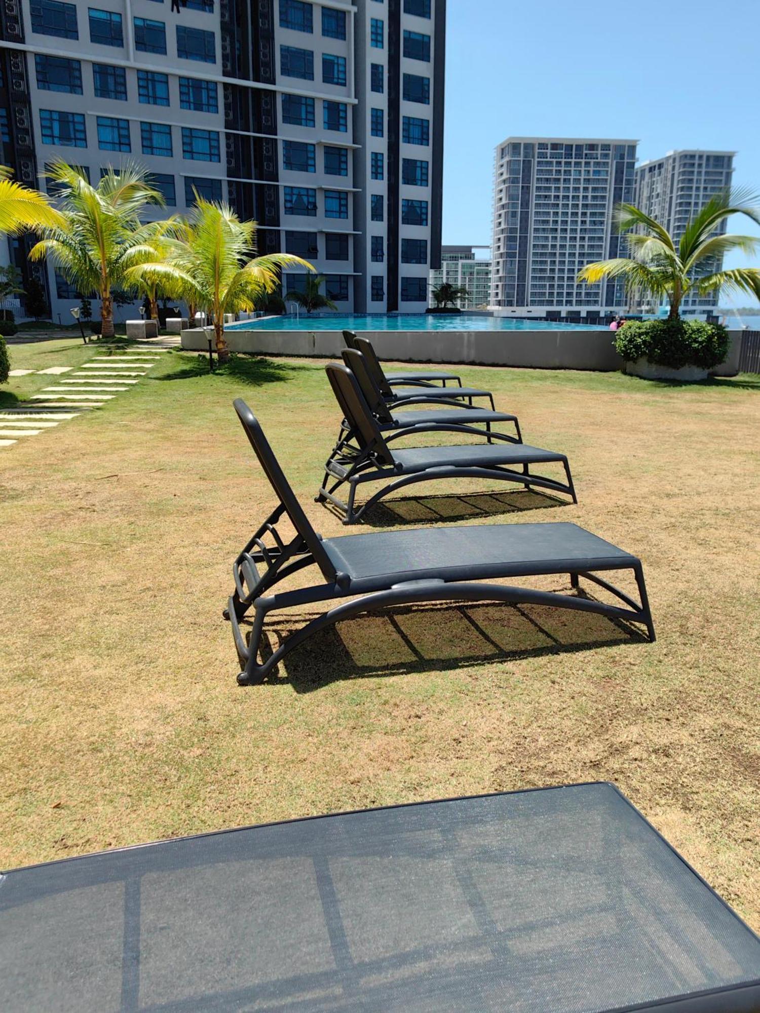 Jesselton Quay By Miraton Lodge 1 コタキナバル エクステリア 写真